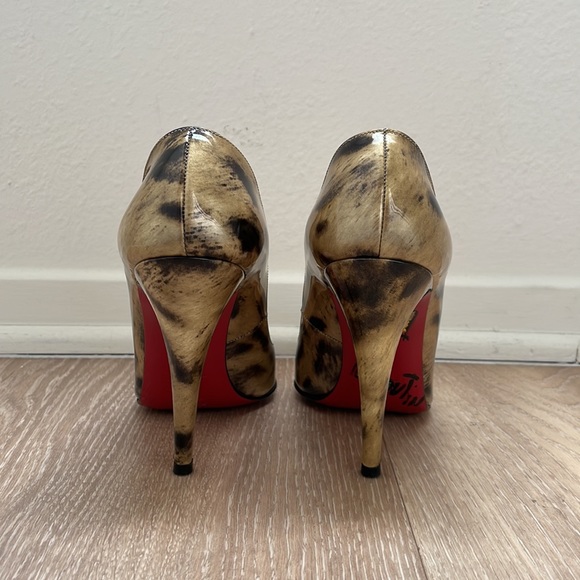 Christian Louboutin leopard patent pump heel 37.5 wsignature Christian Louboutin - Picture 6 of 7